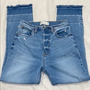 NWOT Abercrombie Ultra High Rise Straight Jeans